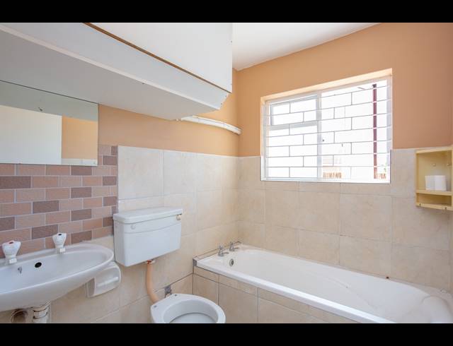 2 BEDROOM APARTMENT SOLD IN SOUTHFIELD